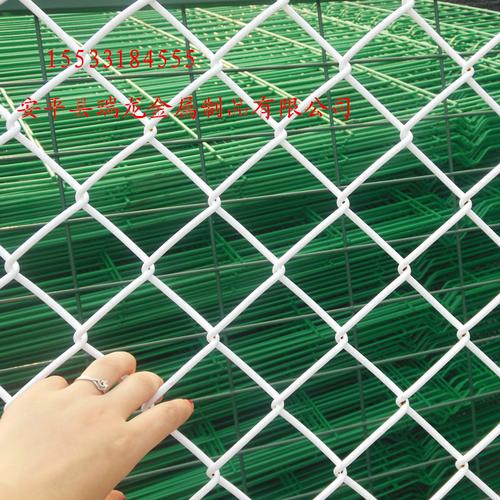 潍坊厂家销售45*45的球场包塑勾花网 美观大方 价格便宜